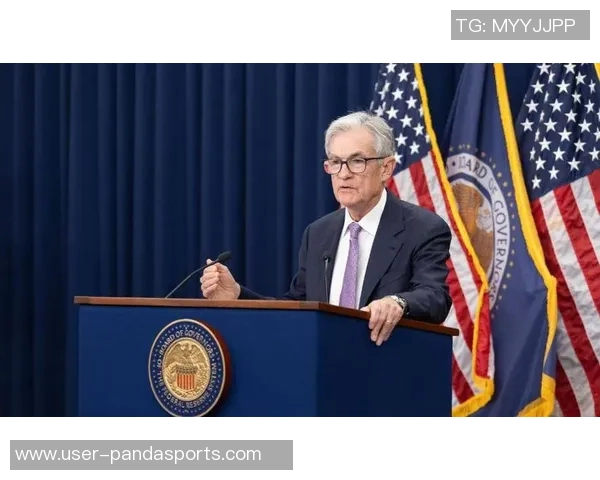 鲍威尔表现低迷半场仅得7分正负值惨淡球队遭遇严防困境