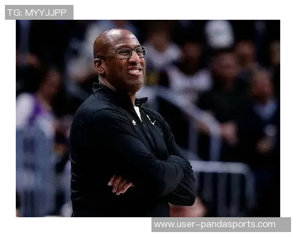 迈克布朗暂停时特别强调拉塞尔在进攻端的重要性与战术安排